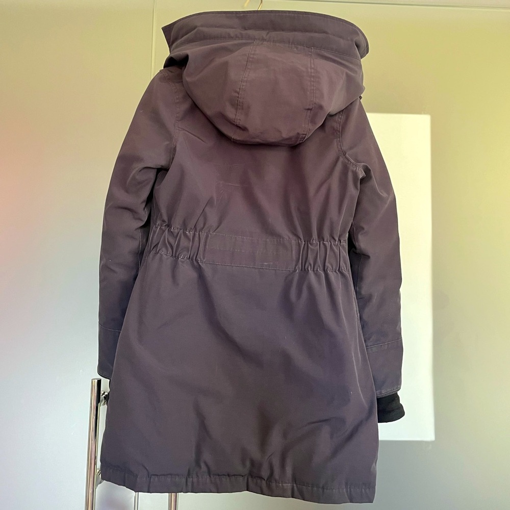 Original Canada Goose Trillium parka in Navy. Size XXS.